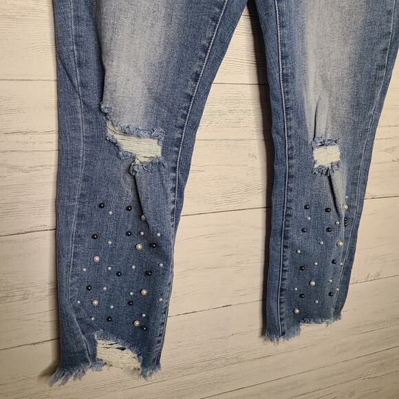 KanCan NWT Ankle/Cropped Jeans with Faux Pearl Detail Size 3 - Picture 6 of 11